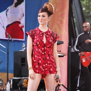 Amy Heidemann, Karmin in Karmin Perform Live as Part of Good Morning America's Summer Concert Series