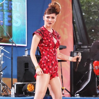 Amy Heidemann, Karmin in Karmin Perform Live as Part of Good Morning America's Summer Concert Series