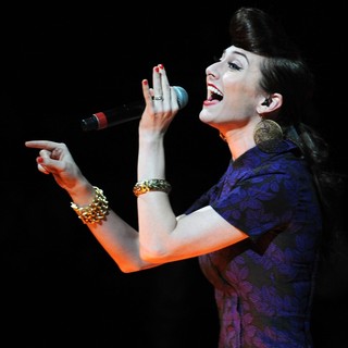 Amy Heidemann, Karmin in The Y100 Jingle Ball 2011