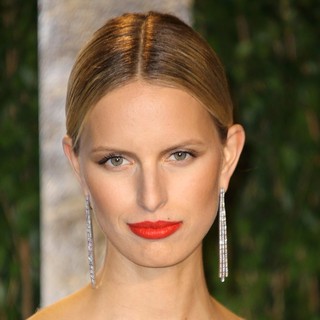 Karolina Kurkova in 2012 Vanity Fair Oscar Party - Arrivals