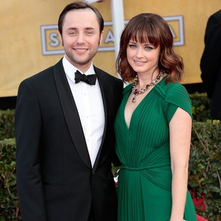Alexis Bledel in 19th Annual Screen Actors Guild Awards - Arrivals - kartheiser-bledel-19th-annual-screen-actors-guild-awards-02