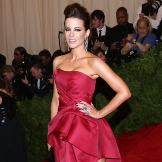 Kate Beckinsale in PUNK: Chaos to Couture Costume Institute Gala - kate-beckinsale-chaos-to-couture-costume-institute-gala-01