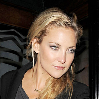 Kate Hudson in Kate Hudson and Matthew Bellamy Outsite The Ivy Restaurant and Heads to The Groucho Club