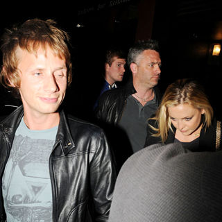 Matthew Bellamy, Kate Hudson in Kate Hudson and Matthew Bellamy Outsite The Ivy Restaurant and Heads to The Groucho Club