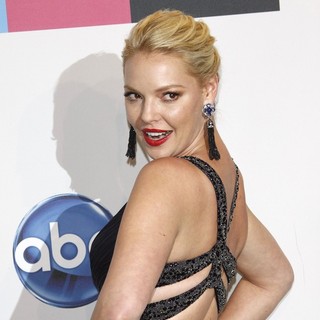 Katherine Heigl in 2011 American Music Awards - Press Room