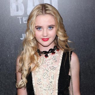Kathryn Newton in World Premiere of Bad Teacher - Arrivals
