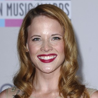 Katie Leclerc in 2011 American Music Awards - Arrivals