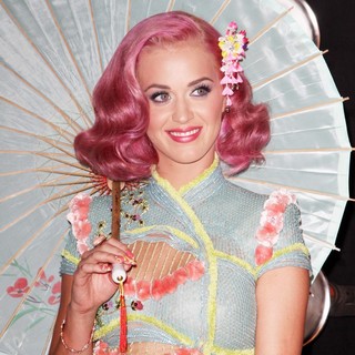 Katy Perry in 2011 MTV Video Music Awards - Arrivals