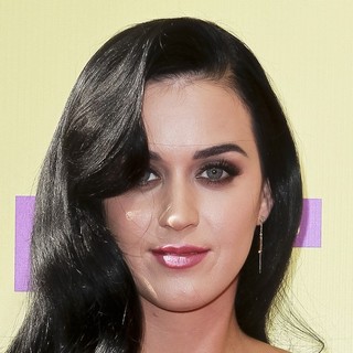 Katy Perry in 2012 MTV Video Music Awards - Arrivals - katy-perry-2012-mtv-video-music-awards-01