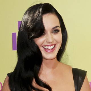 Katy Perry in 2012 MTV Video Music Awards - Arrivals - katy-perry-2012-mtv-video-music-awards-02