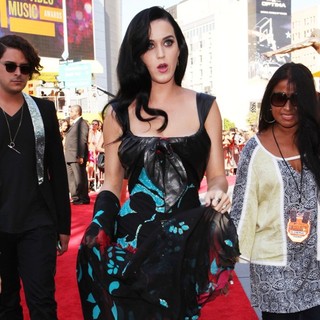 Katy Perry in 2012 MTV Video Music Awards - Arrivals - katy-perry-2012-mtv-video-music-awards-06
