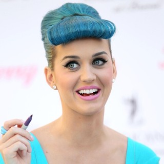 Katy Perry in Katy Perry Launch Her Custom Brand of Eyelashes - Katy Perry Eyelashes by Eylure