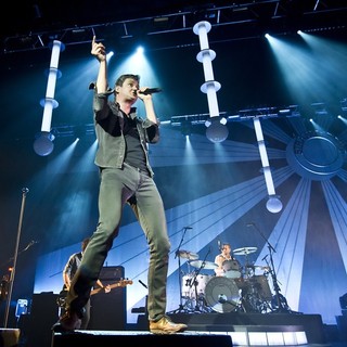 Tom Chaplin, Richard Hughes, Keane in Keane Perform Live at Brixton Academy
