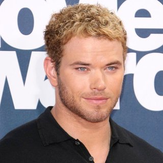 Kellan Lutz in 2011 MTV Movie Awards - Arrivals