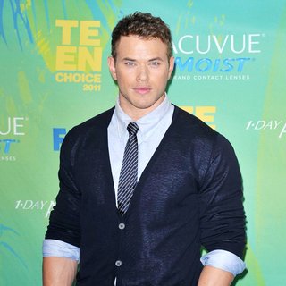 Kellan Lutz in 2011 Teen Choice Awards
