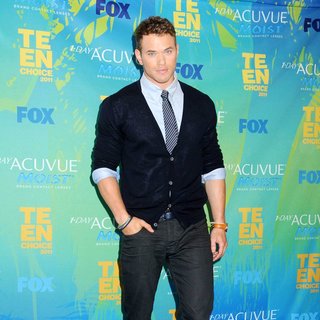 Kellan Lutz in 2011 Teen Choice Awards