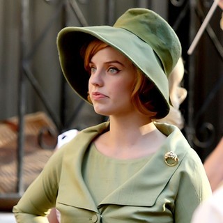 Kelli Garner in ABC's New TV Show Pan Am Shooting on Location - kelli-garner-abc-s-new-tv-show-pan-am-shooting-on-location-01
