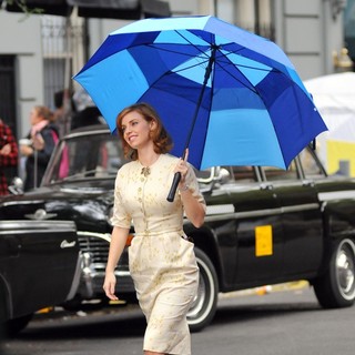 Kelli Garner on The Set of Pan Am Filming on Location in Brooklyn - kelli-garner-on-the-set-of-pan-am-filming-on-location-in-brooklyn-01