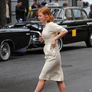 Kelli Garner on The Set of Pan Am Filming on Location in Brooklyn - kelli-garner-on-the-set-of-pan-am-filming-on-location-in-brooklyn-03