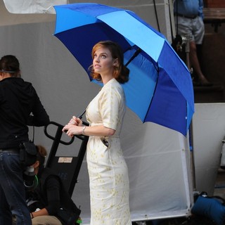 Kelli Garner on The Set of Pan Am Filming on Location in Brooklyn - kelli-garner-on-the-set-of-pan-am-filming-on-location-in-brooklyn-06