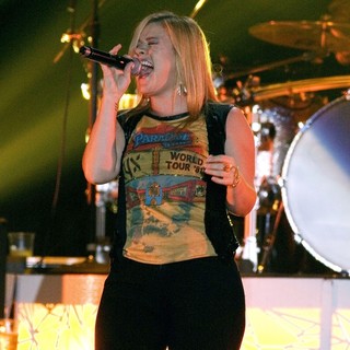 Kelly Clarkson in Kelly Clarkson Performing at The Braehead Arena