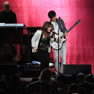 Kelly Clarkson in The Y100 Jingle Ball 2011