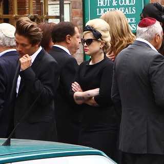 Kelly Osbourne in The Cremation of Amy Winehouse