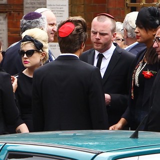 Kelly Osbourne in The Cremation of Amy Winehouse