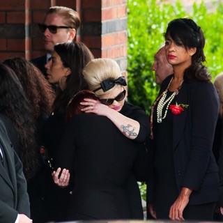Kelly Osbourne in The Cremation of Amy Winehouse