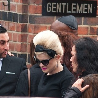 Kelly Osbourne in The Cremation of Amy Winehouse