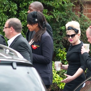 Kelly Osbourne in The Cremation of Amy Winehouse