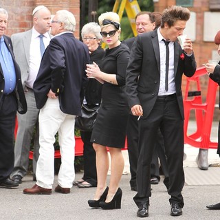Kelly Osbourne in The Cremation of Amy Winehouse