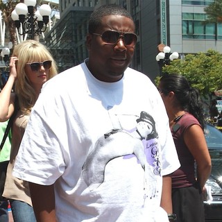 Kenan Thompson in Kenan Thompson Arrives Back at His Hotel After Attending Comic Con 2009