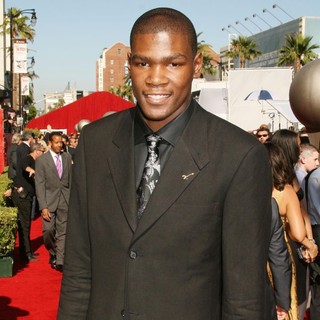 Kevin Durant in The 2007 ESPY Awards - Arrivals - kevin-durant-2007-espy-awards-01