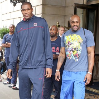 Kevin Durant Arriving to The Ritz Carlton Hotel - kevin-durant-arriving-to-the-ritz-carlton-hotel-02