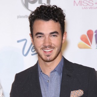 Kevin Jonas, Jonas Brothers in 2013 Miss USA Pageant - Arrivals