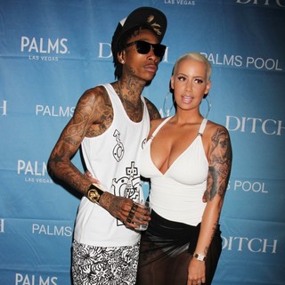 Wiz Khalifa Performs at Ditch Fridays - khalifa-rose-ditch-fridays-03