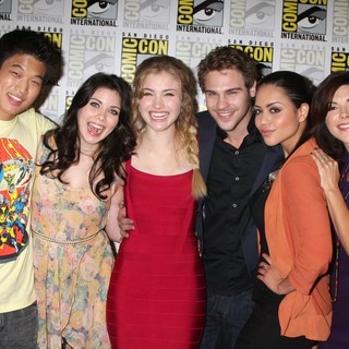 Lee Hong Ki, Grace Phipps, Skyler Samuels, Grey Damon, Alyssa Diaz, Amy Pietz in 2011 Comic Con Convention - Day 2 - The Nine Lives of Chloe King - Press Conference