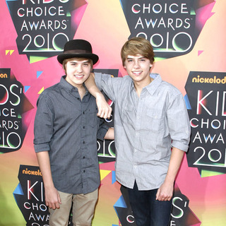 Dylan Sprouse, Cole Sprouse in Nickelodeon's 23rd Annual Kids' Choice Awards - Arrivals