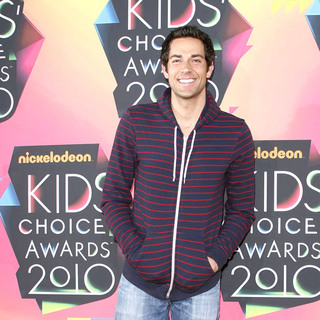 Zachary Levi in Nickelodeon's 23rd Annual Kids' Choice Awards - Arrivals