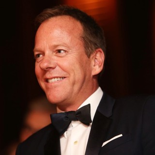 Kiefer Sutherland in Kiefer Sutherland Accepts Award Harvard University's Hasty Pudding Theatricals 2013 Man of The Year