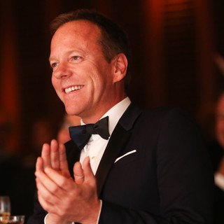 Kiefer Sutherland in Kiefer Sutherland Accepts Award Harvard University's Hasty Pudding Theatricals 2013 Man of The Year