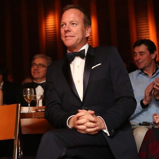 Kiefer Sutherland in Kiefer Sutherland Accepts Award Harvard University's Hasty Pudding Theatricals 2013 Man of The Year
