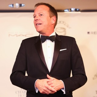 Kiefer Sutherland in Kiefer Sutherland Accepts Award Harvard University's Hasty Pudding Theatricals 2013 Man of The Year