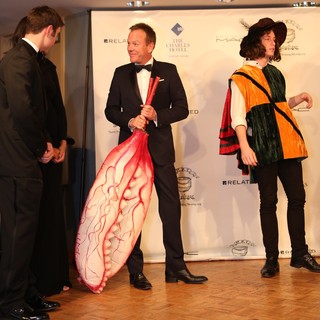 Kiefer Sutherland in Kiefer Sutherland Accepts Award Harvard University's Hasty Pudding Theatricals 2013 Man of The Year