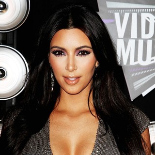 Kim Kardashian in 2011 MTV Video Music Awards - Arrivals
