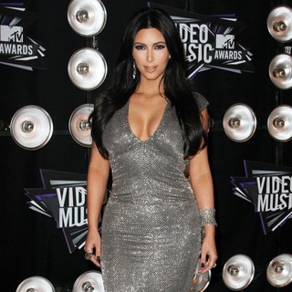 Kim Kardashian in 2011 MTV Video Music Awards - Arrivals