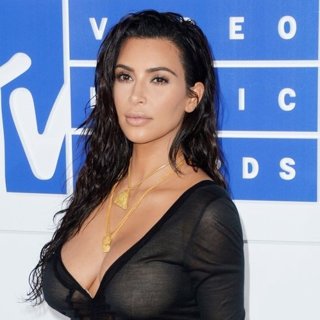 Kim Kardashian Pictures with High Quality Photos
Kim Kardashian
