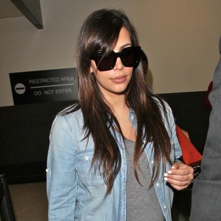Kim Kardashian Is Seen Arriving at LAX Airport from London - kim-kardashian-is-seen-arriving-at-lax-airport-01