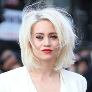 Kimberly Wyatt in UK Film Premiere of World War Z - Arrivals - kimberly-wyatt-uk-premiere-world-war-z-01